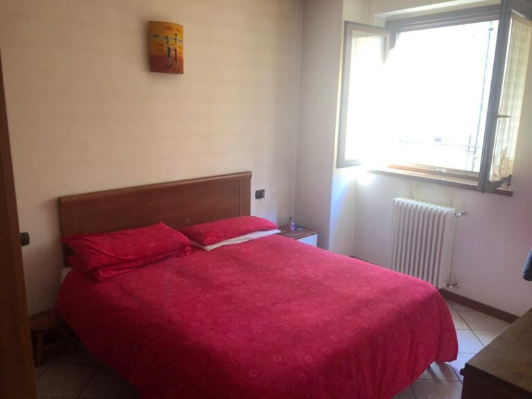 Leader House Operazione Immobiliare Delebio Sondrio Ottimo ROI investire immobili cessione preliminare home staging camera da letto valorizzare immobili pre-vendita